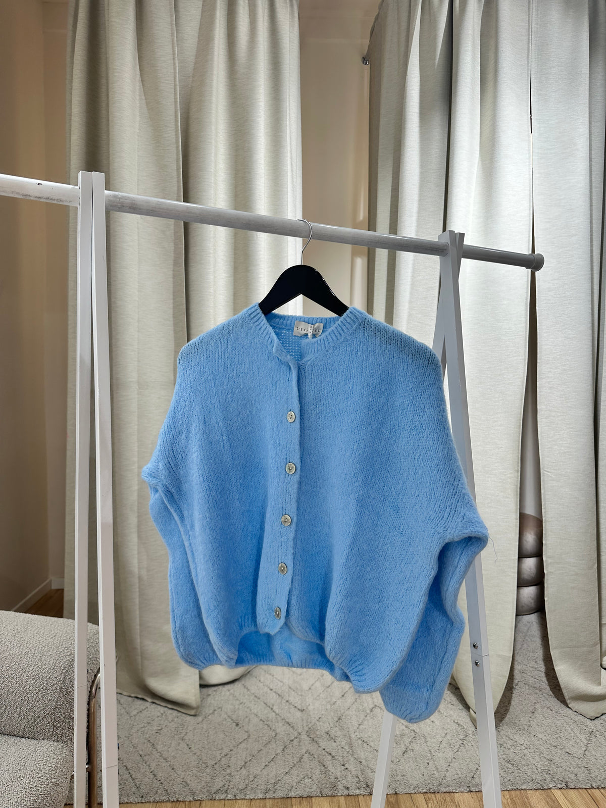 L´esstiel Flauschiger Strick-Cardigan mit Rundhalsausschnitt & Knopfleiste