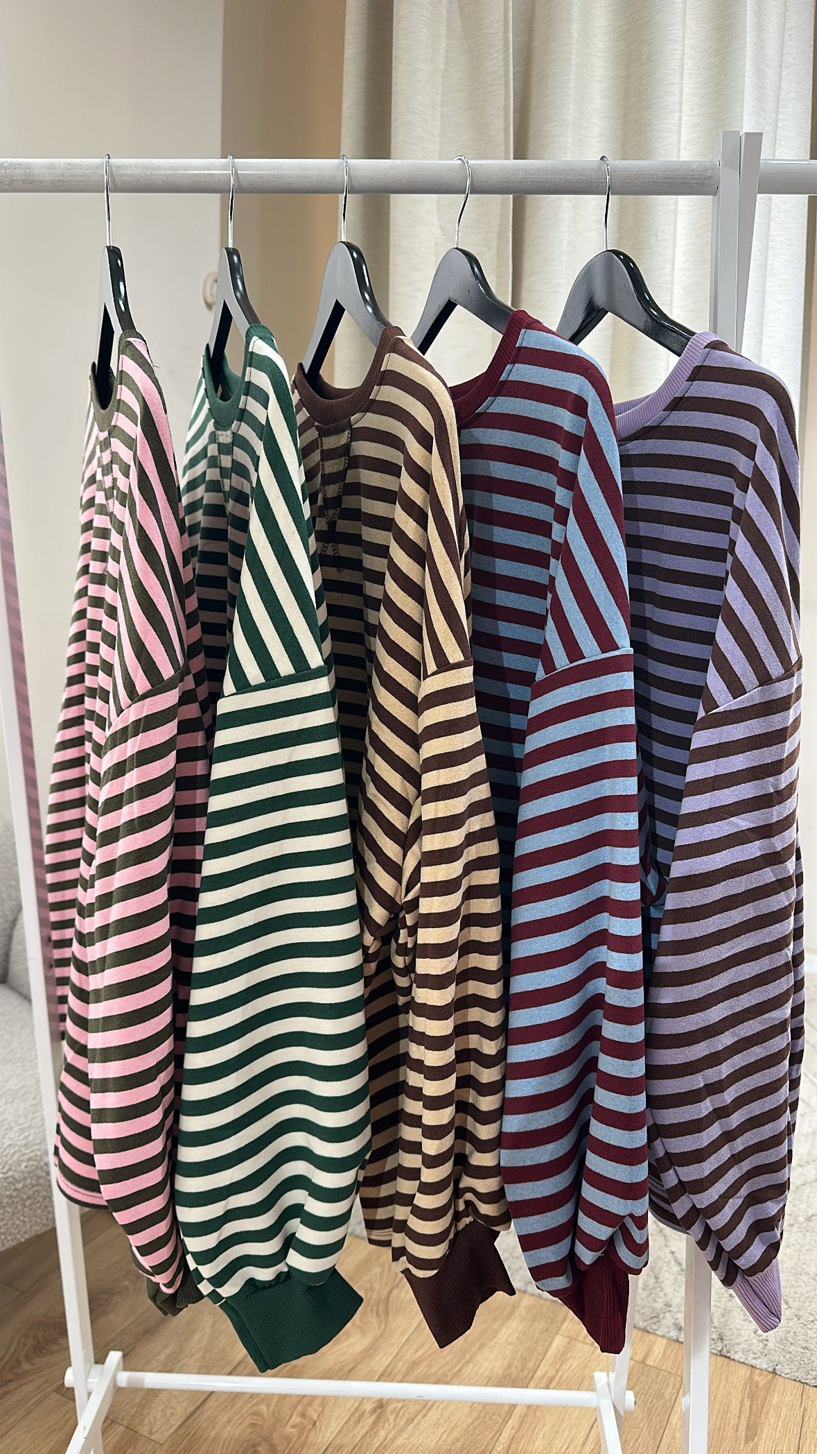 L´esstiel Gestreiftes Oversized-Longsleve mit Ballonärmeln und V-Detail