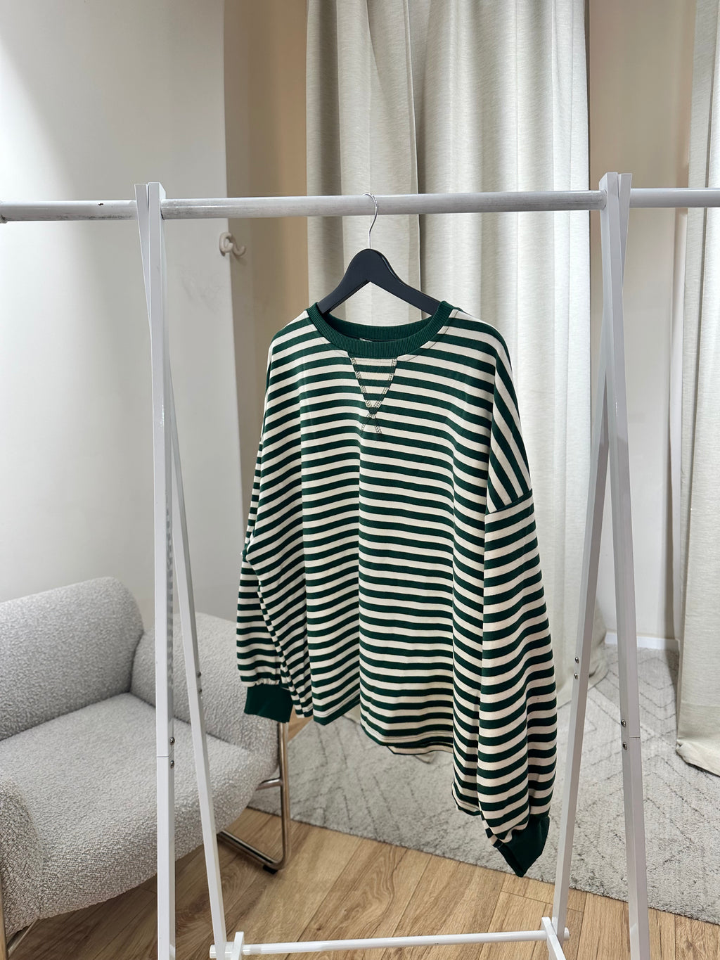 L´esstiel Gestreiftes Oversized-Longsleve mit Ballonärmeln und V-Detail