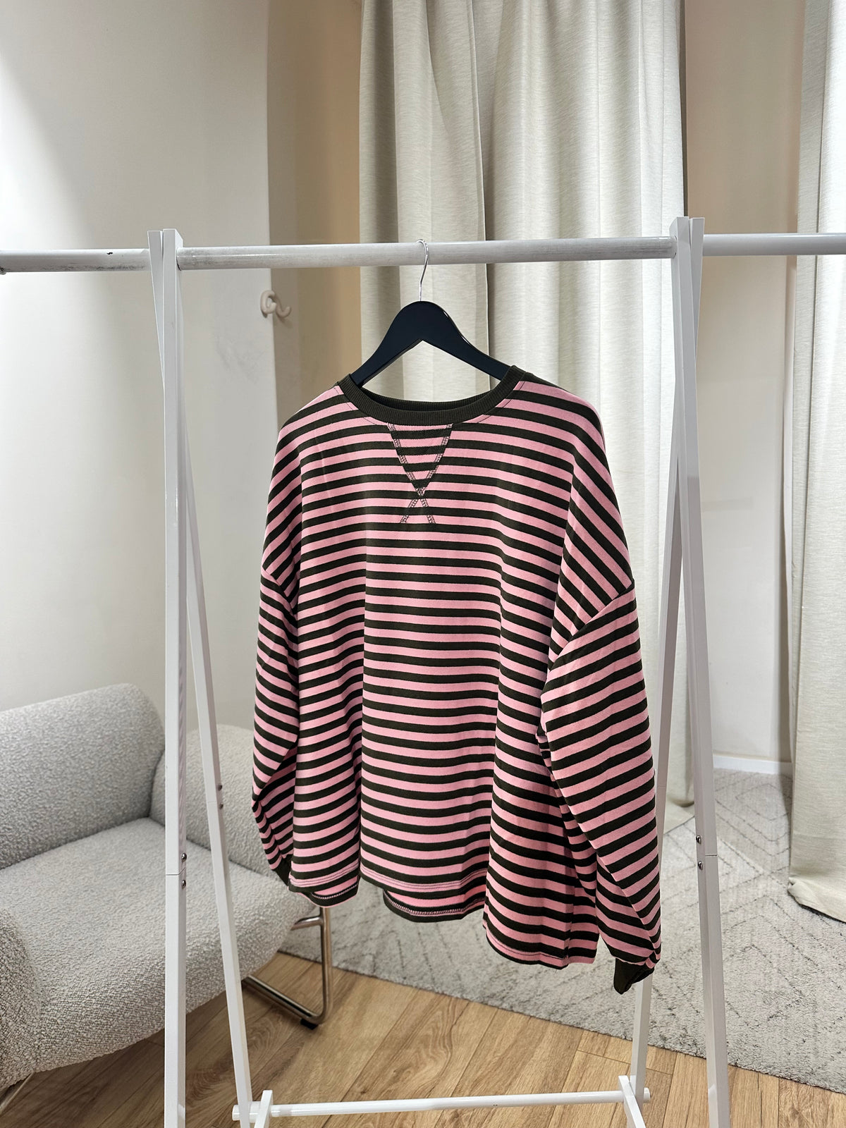 L´esstiel Gestreiftes Oversized-Longsleve mit Ballonärmeln und V-Detail