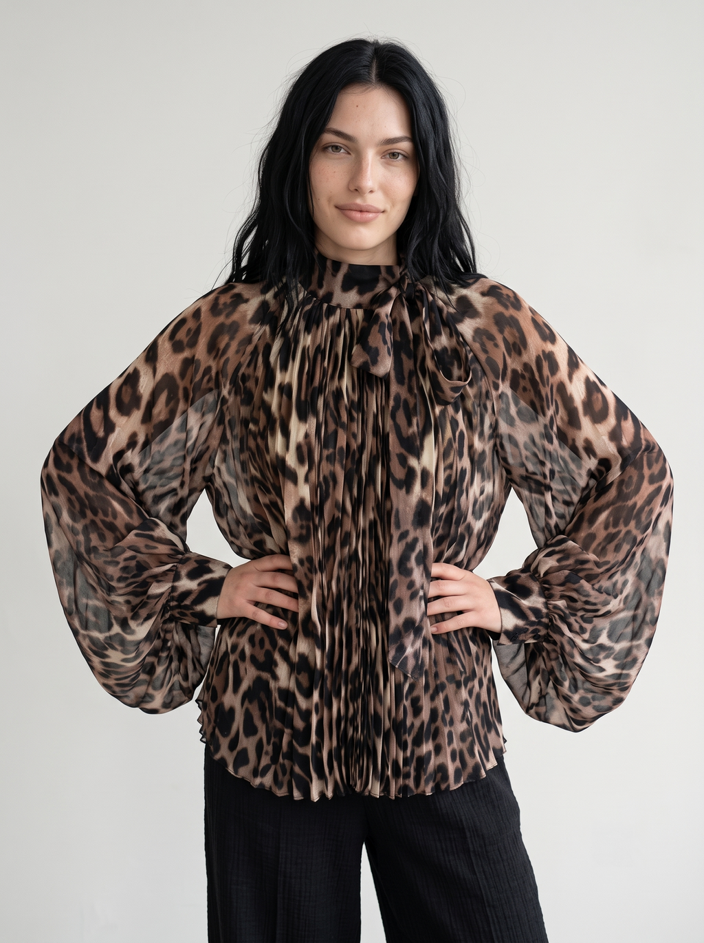 Kélie Fashion plissierte Leo-Bluse mit voluminösen Ärmel