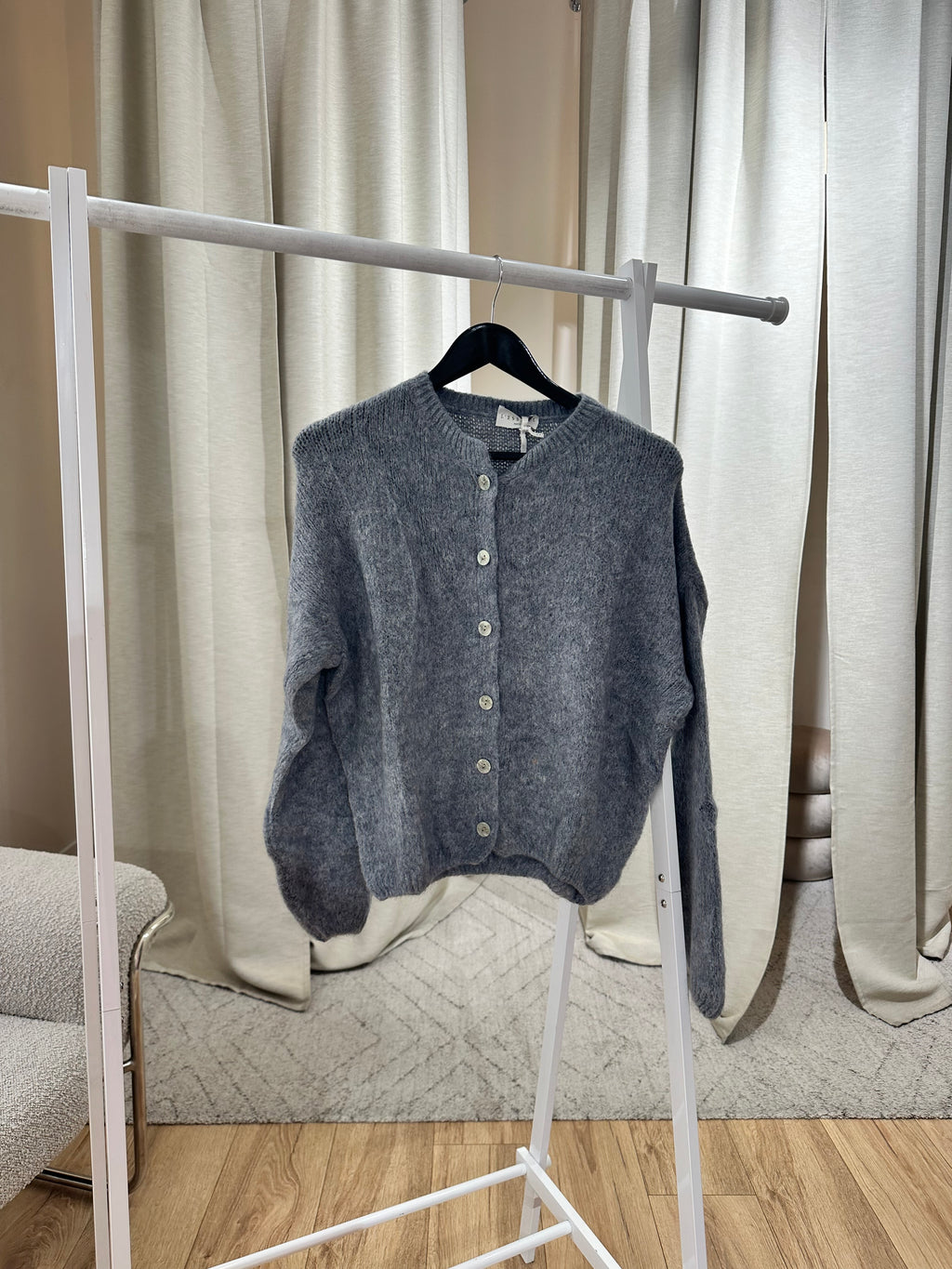 L´esstiel Flauschiger Strick-Cardigan mit Rundhalsausschnitt & Knopfleiste
