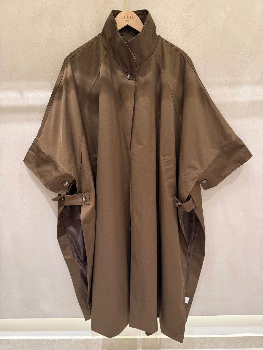 Kélie Fashion Langer Oversized Cape-Mantel mit Stehkragen & Seitenschlitzen