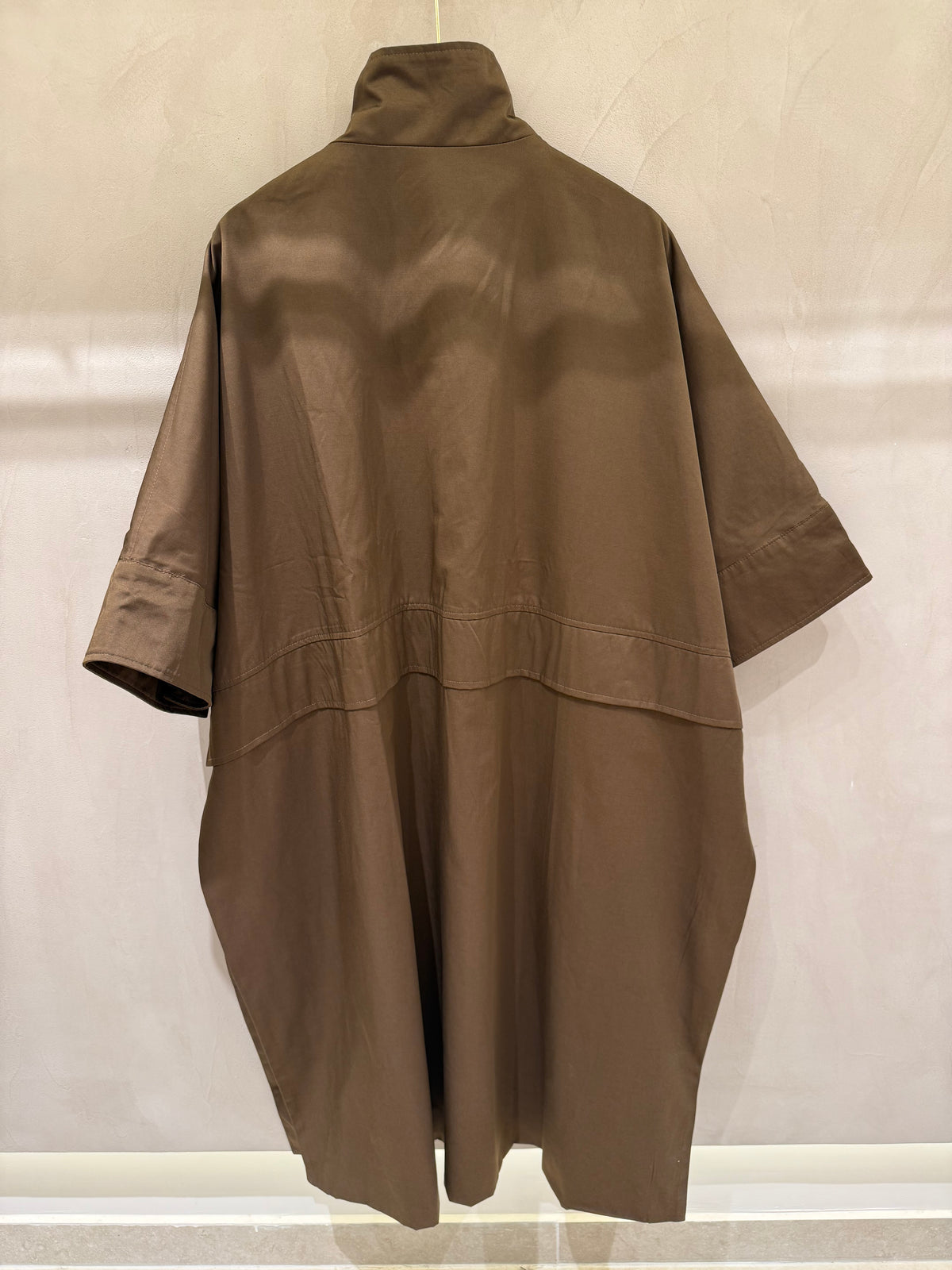 Kélie Fashion Langer Oversized Cape-Mantel mit Stehkragen & Seitenschlitzen