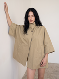 Kélie Fashion Kurze Oversized Cape-Jacke in Beige mit Stehkragen